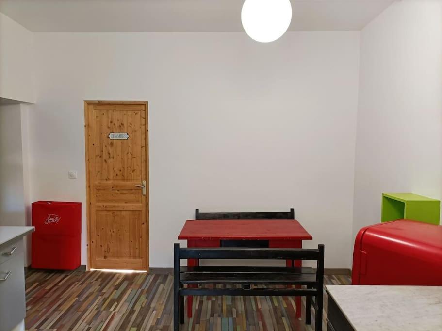 T2 Centre Village "Chez Clothilde" Remoulins Dış mekan fotoğraf