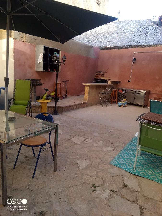 T2 Centre Village "Chez Clothilde" Remoulins Dış mekan fotoğraf